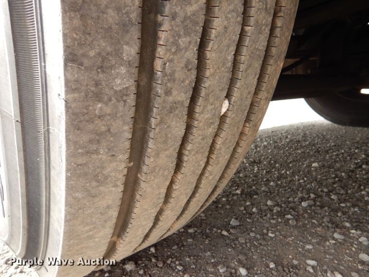 image for item LU9651 2006 Kenworth T600  semi truck