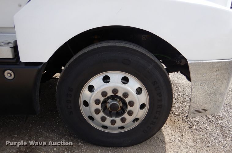 image for item LU9651 2006 Kenworth T600  semi truck