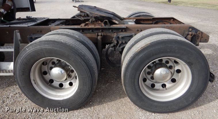 image for item LU9651 2006 Kenworth T600  semi truck