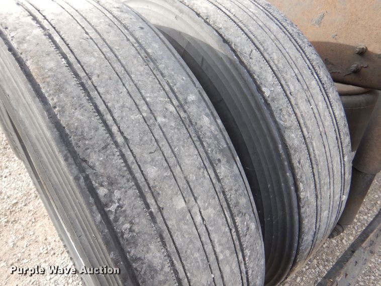 image for item LU9651 2006 Kenworth T600  semi truck