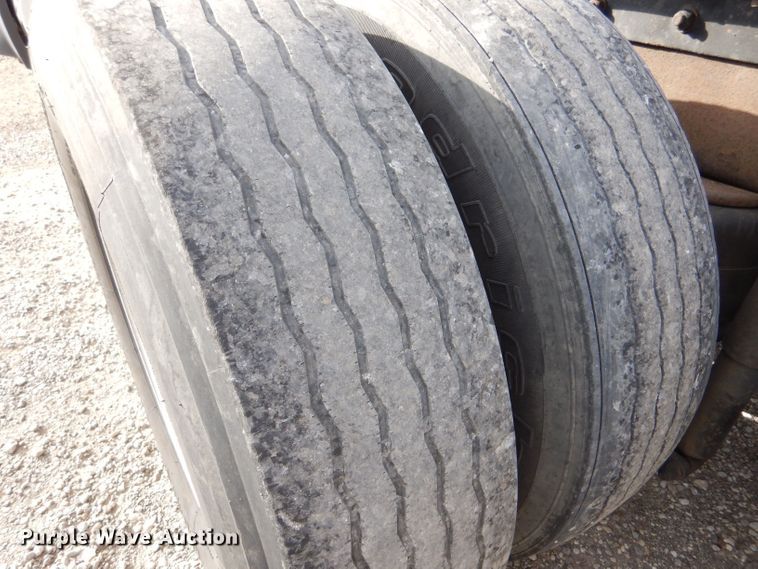 image for item LU9651 2006 Kenworth T600  semi truck