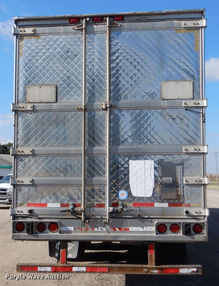 image for item LU9653 2000 Utility Trailers VS2R  refrigerated van trailer