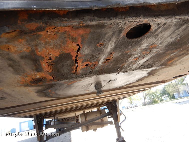 image for item LU9653 2000 Utility Trailers VS2R  refrigerated van trailer