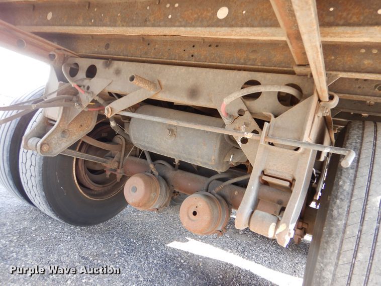 image for item LU9653 2000 Utility Trailers VS2R  refrigerated van trailer