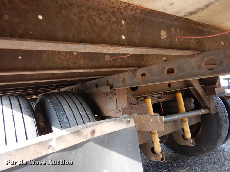 image for item LU9653 2000 Utility Trailers VS2R  refrigerated van trailer