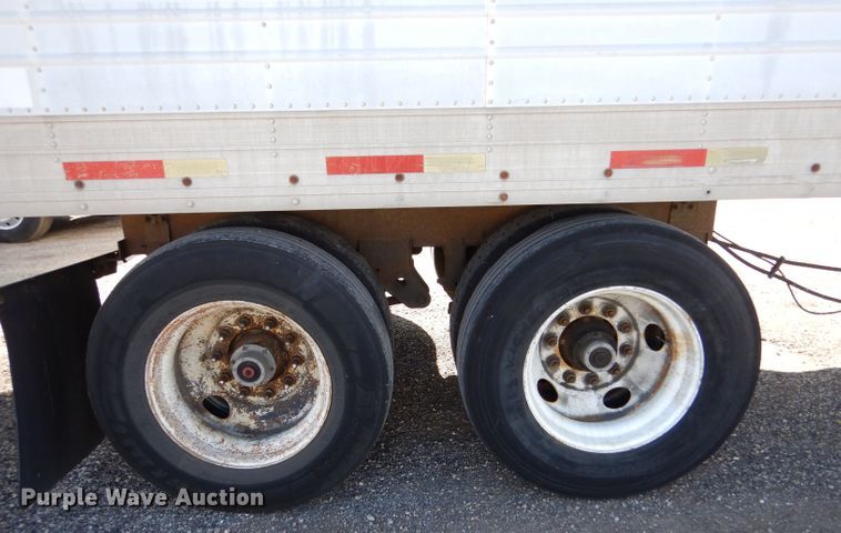 image for item LU9653 2000 Utility Trailers VS2R  refrigerated van trailer
