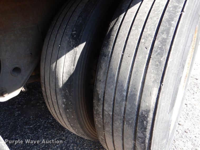 image for item LU9653 2000 Utility Trailers VS2R  refrigerated van trailer