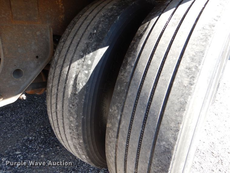 image for item LU9653 2000 Utility Trailers VS2R  refrigerated van trailer