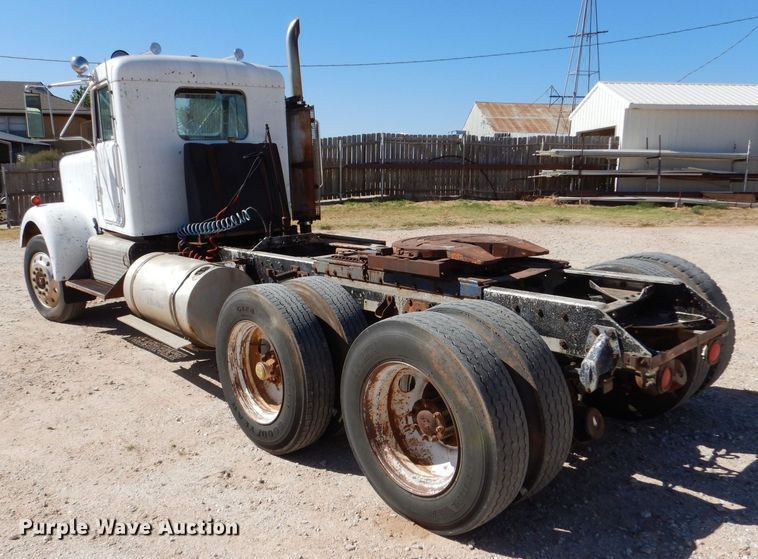 image for item LU9660 1974 Kenworth W900  semi truck