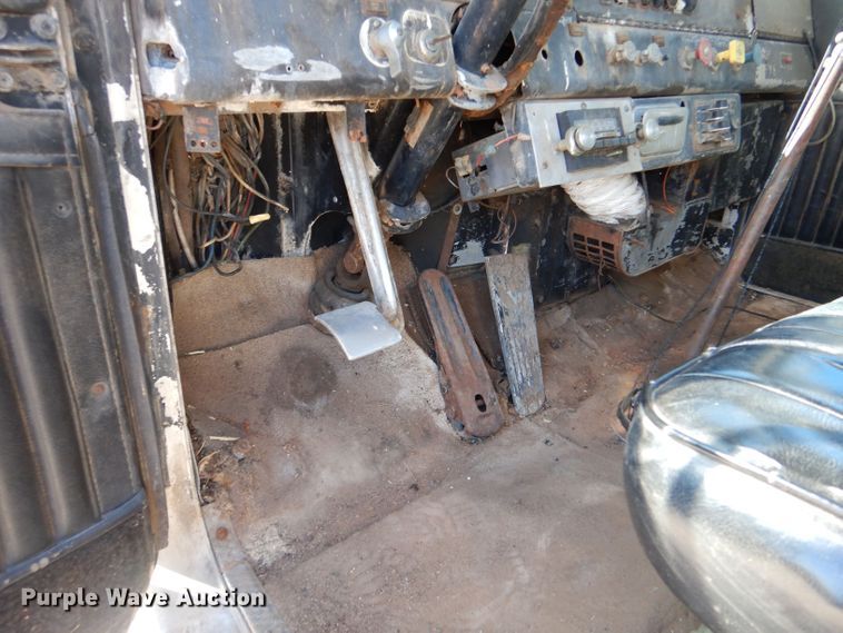 image for item LU9660 1974 Kenworth W900  semi truck