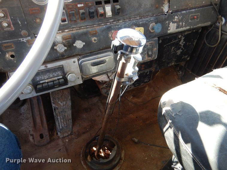 image for item LU9660 1974 Kenworth W900  semi truck