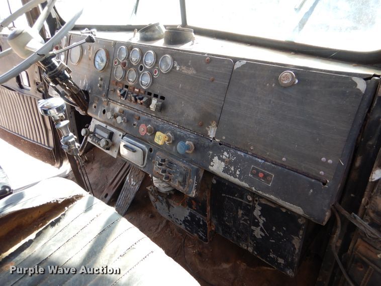 image for item LU9660 1974 Kenworth W900  semi truck