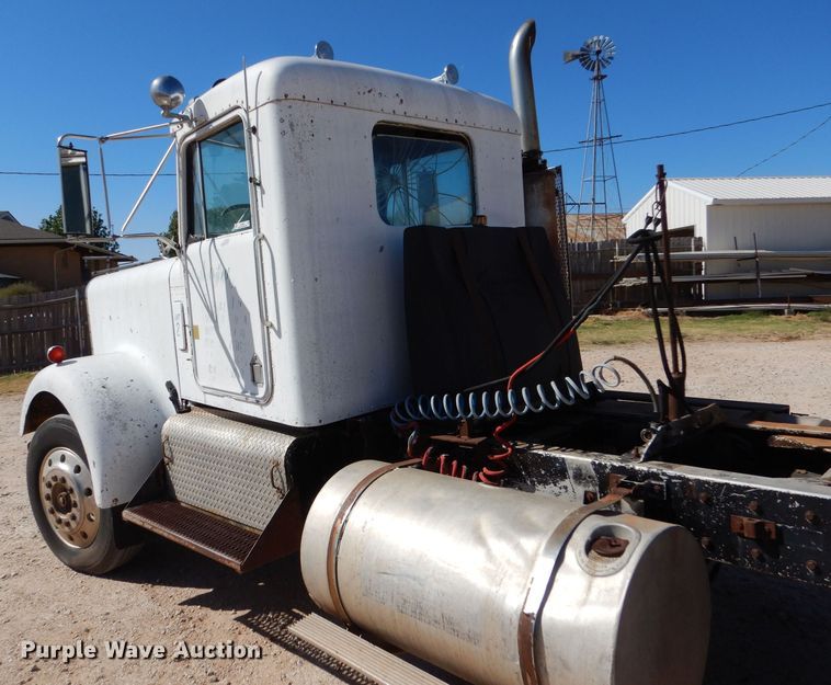 image for item LU9660 1974 Kenworth W900  semi truck