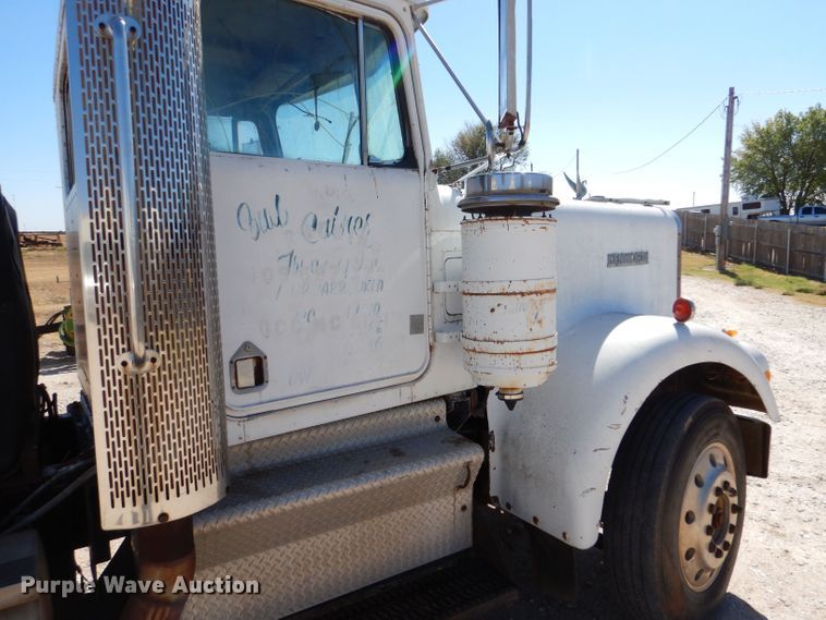 image for item LU9660 1974 Kenworth W900  semi truck