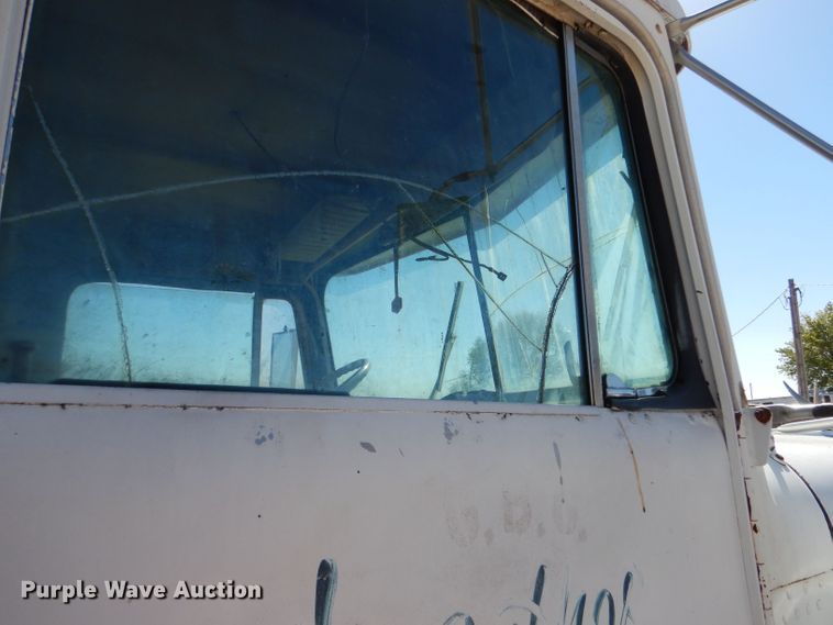 image for item LU9660 1974 Kenworth W900  semi truck