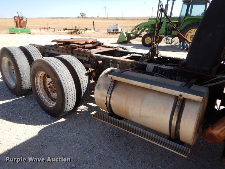 image for item LU9660 1974 Kenworth W900  semi truck