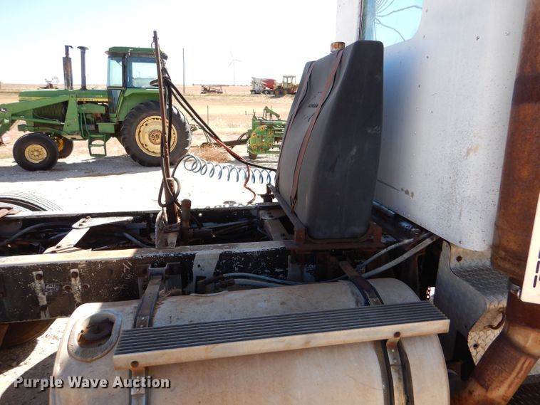 image for item LU9660 1974 Kenworth W900  semi truck