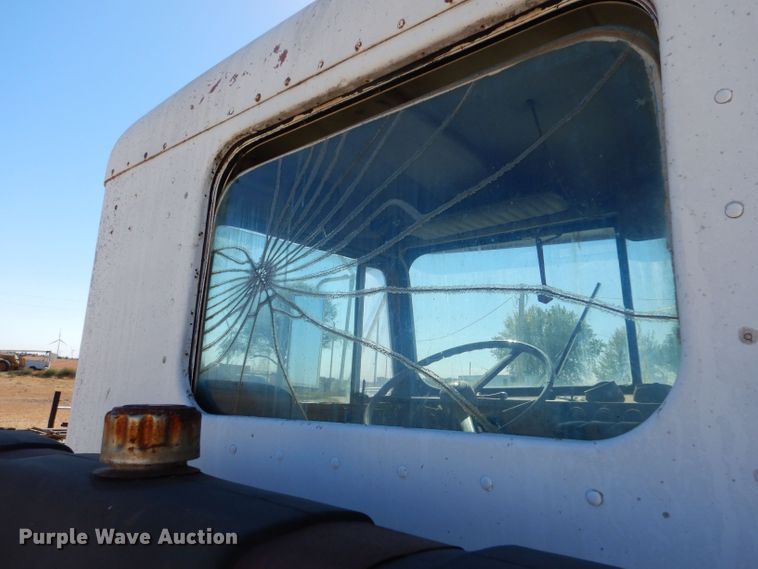 image for item LU9660 1974 Kenworth W900  semi truck