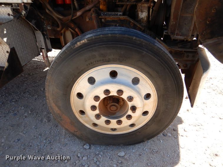 image for item LU9660 1974 Kenworth W900  semi truck