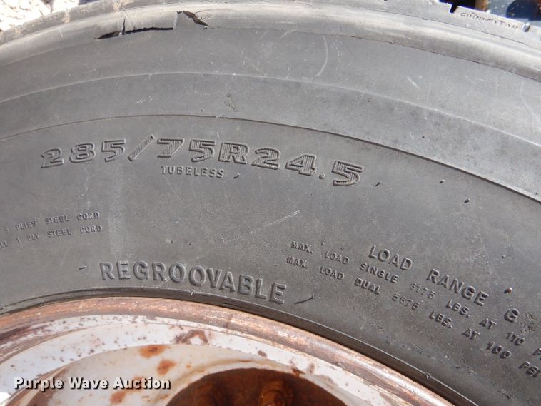 image for item LU9660 1974 Kenworth W900  semi truck