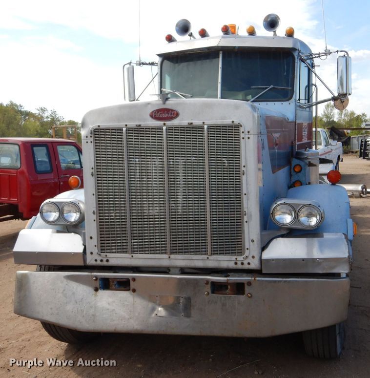 image for item LU9681 1981 Peterbilt 382  semi truck