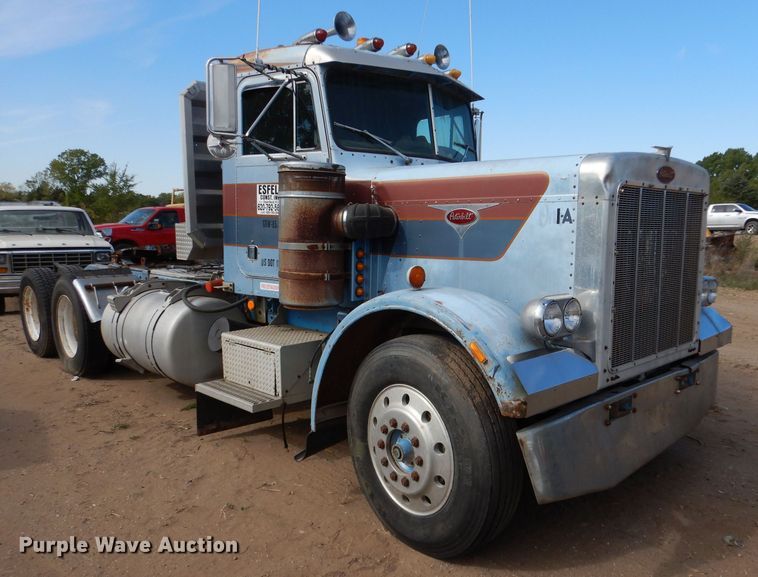 image for item LU9681 1981 Peterbilt 382  semi truck