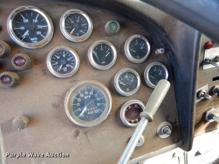 image for item LU9681 1981 Peterbilt 382  semi truck