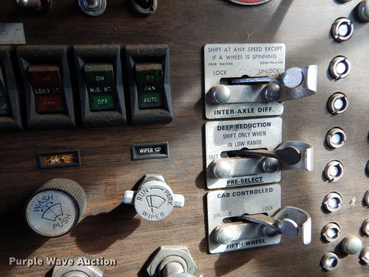 image for item LU9681 1981 Peterbilt 382  semi truck