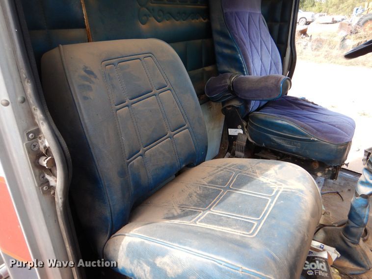 image for item LU9681 1981 Peterbilt 382  semi truck