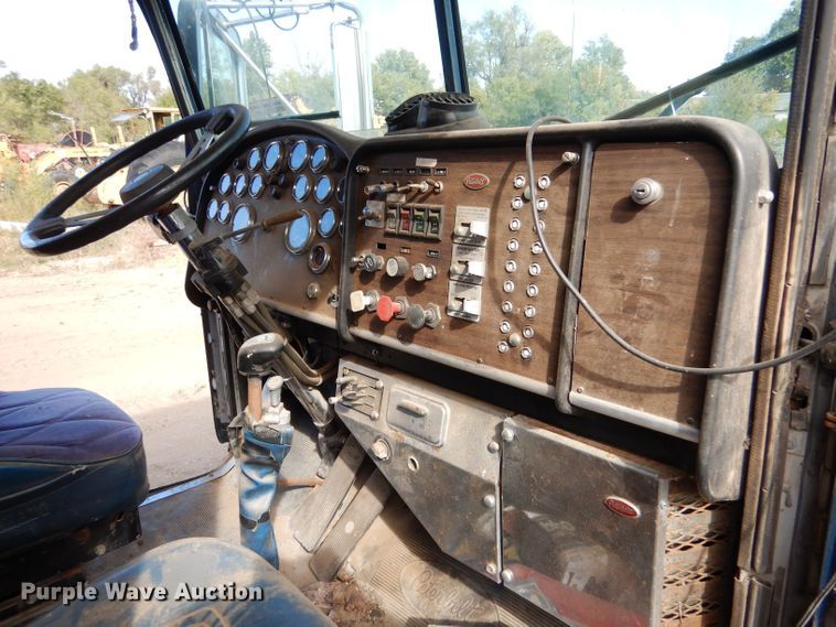 image for item LU9681 1981 Peterbilt 382  semi truck