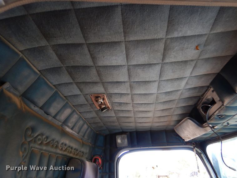 image for item LU9681 1981 Peterbilt 382  semi truck