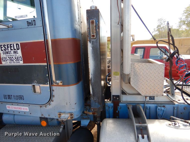 image for item LU9681 1981 Peterbilt 382  semi truck