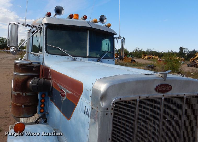 image for item LU9681 1981 Peterbilt 382  semi truck