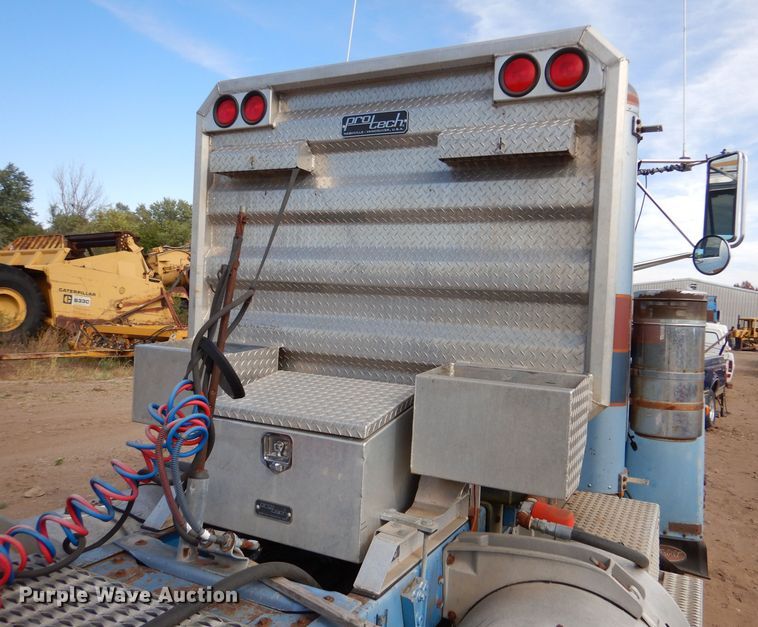 image for item LU9681 1981 Peterbilt 382  semi truck