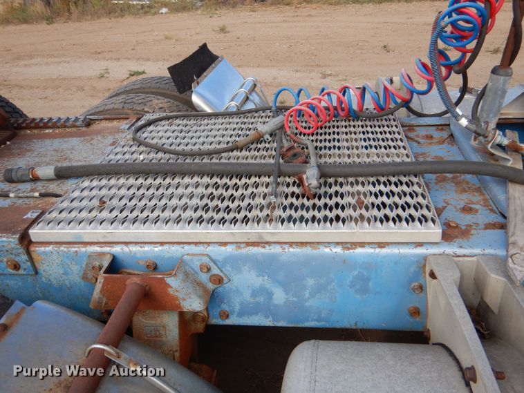 image for item LU9681 1981 Peterbilt 382  semi truck