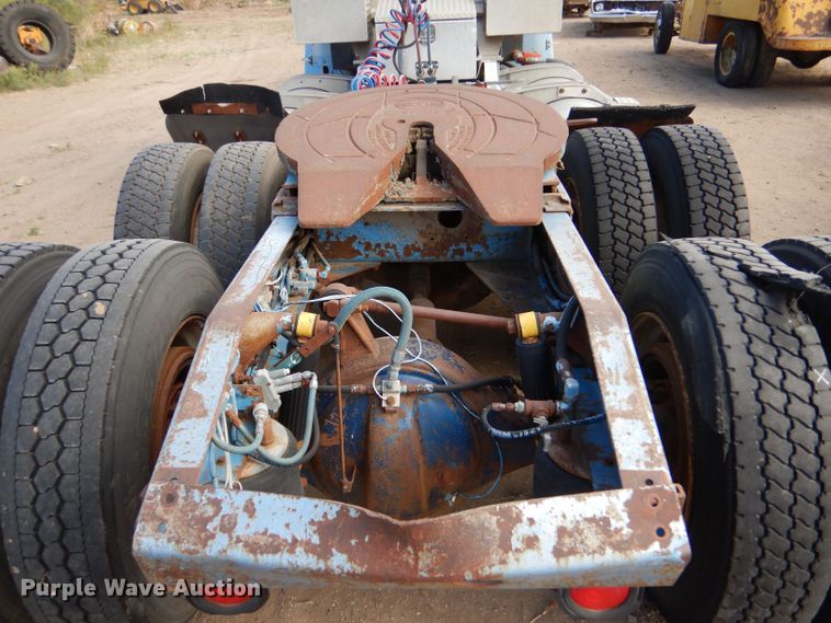 image for item LU9681 1981 Peterbilt 382  semi truck