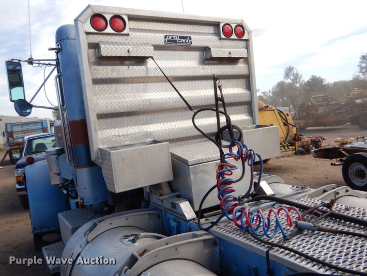 image for item LU9681 1981 Peterbilt 382  semi truck