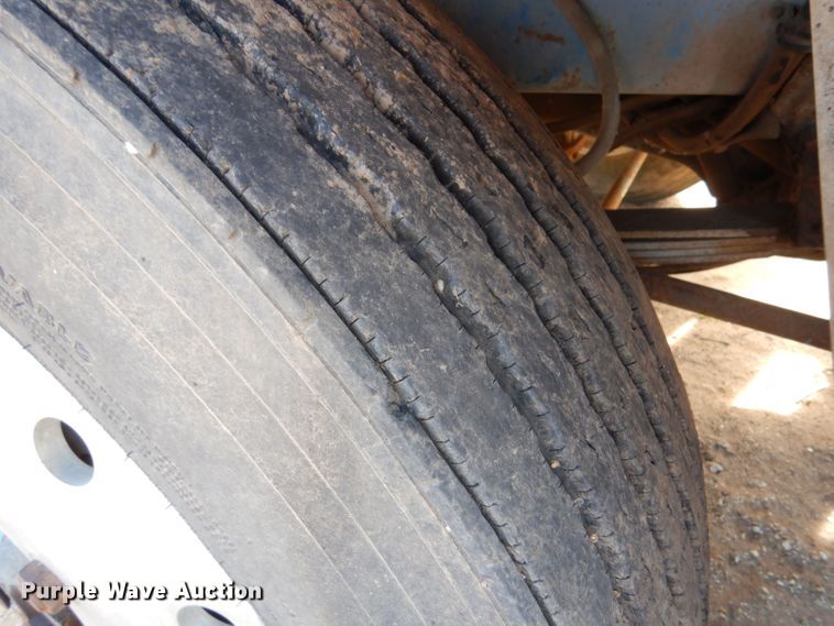 image for item LU9681 1981 Peterbilt 382  semi truck