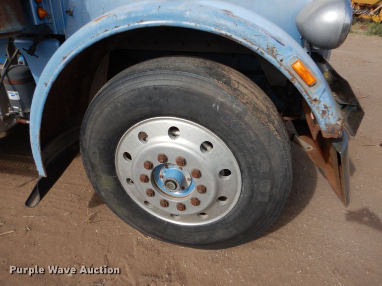 image for item LU9681 1981 Peterbilt 382  semi truck