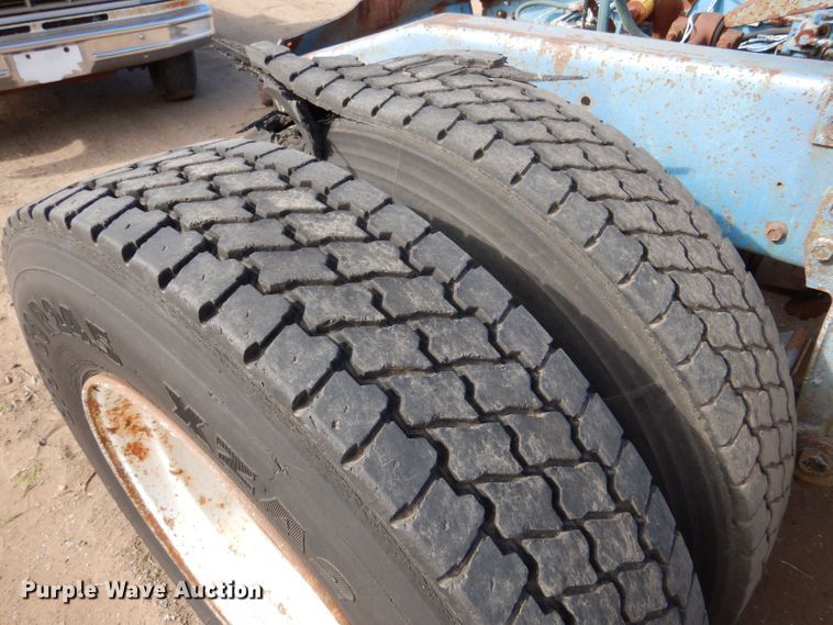 image for item LU9681 1981 Peterbilt 382  semi truck