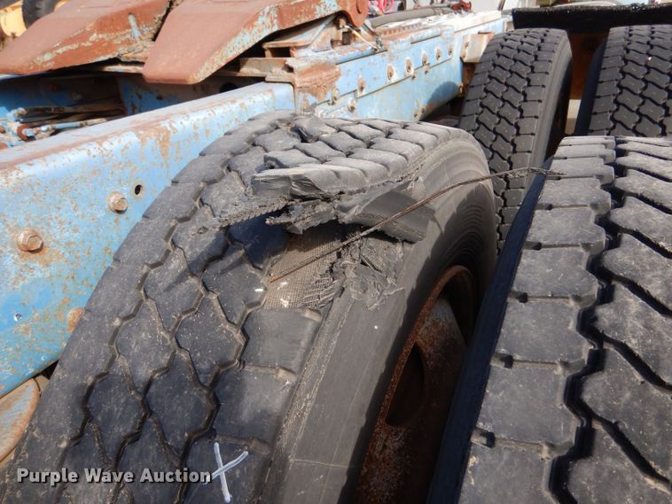 image for item LU9681 1981 Peterbilt 382  semi truck