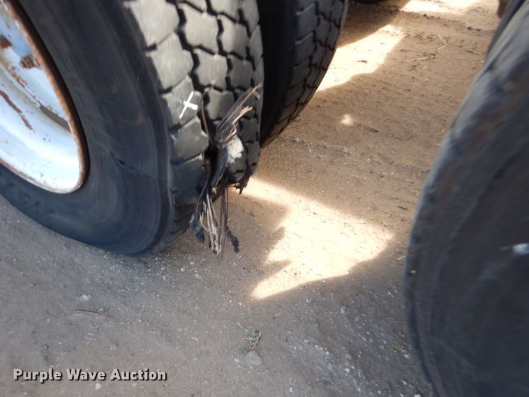 image for item LU9681 1981 Peterbilt 382  semi truck