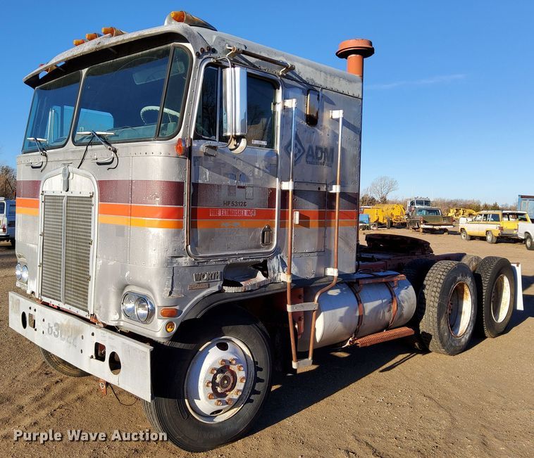 image for item LU9684 1983 Kenworth K100  semi truck