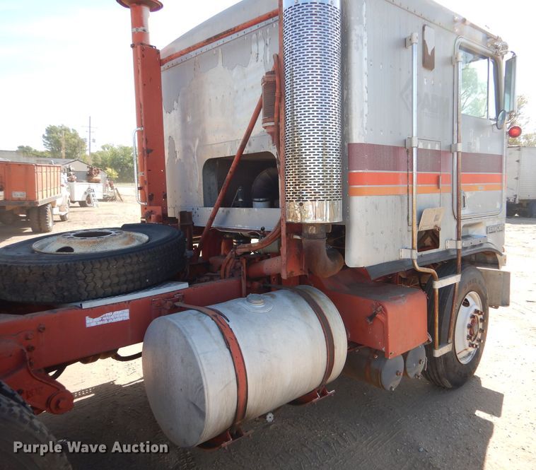 image for item LU9684 1983 Kenworth K100  semi truck