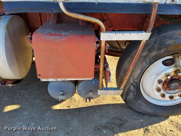 image for item LU9684 1983 Kenworth K100  semi truck