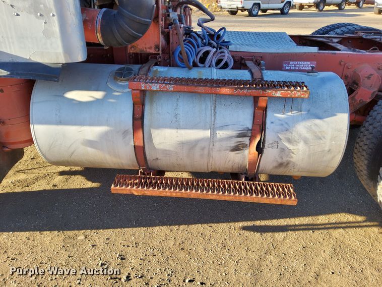 image for item LU9684 1983 Kenworth K100  semi truck