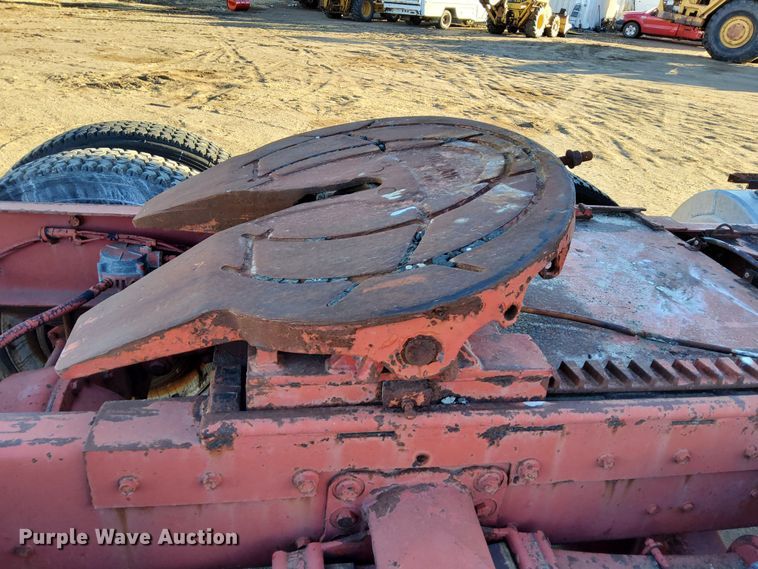 image for item LU9684 1983 Kenworth K100  semi truck