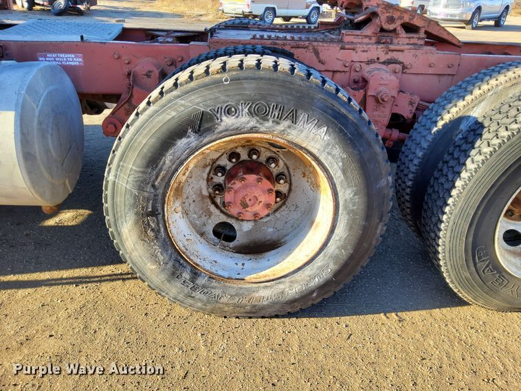 image for item LU9684 1983 Kenworth K100  semi truck