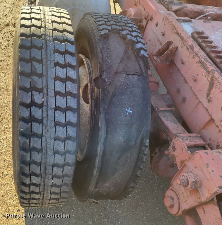 image for item LU9684 1983 Kenworth K100  semi truck