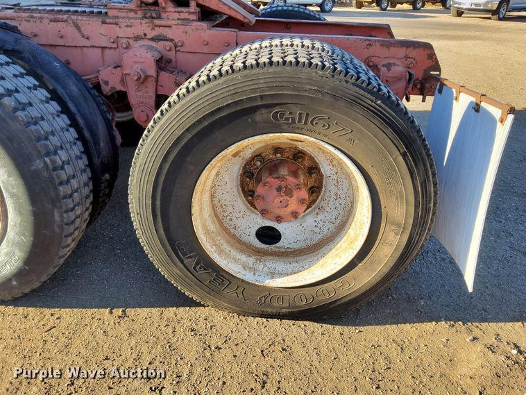 image for item LU9684 1983 Kenworth K100  semi truck